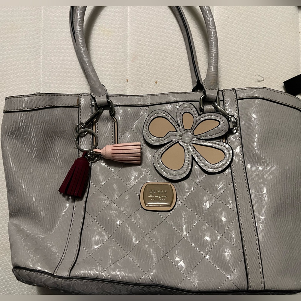 Guess shoulder bag.